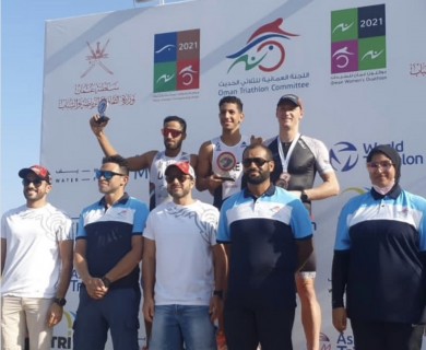 لاعبو منتخب الامارات ينتزعون المركز الأول و الثاني في ترايثلون عمان  